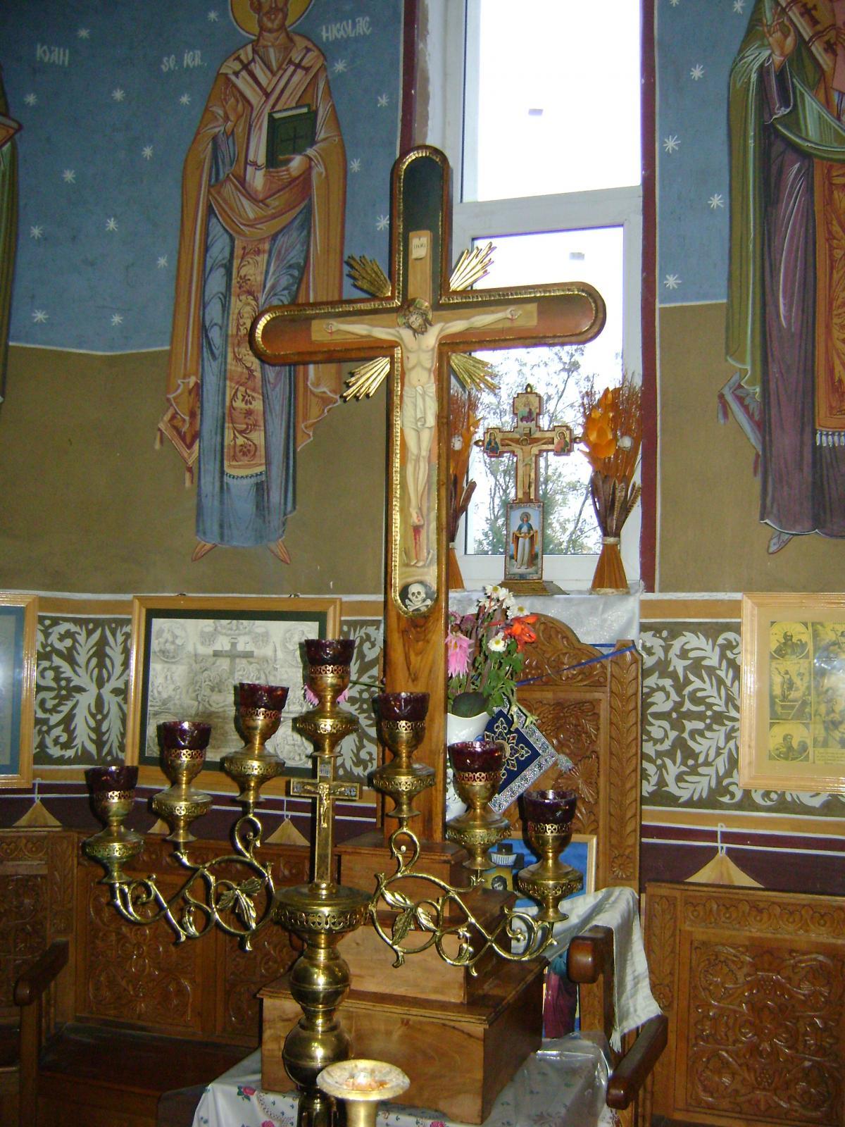 Sfânta Cruce din Sfântul Altar