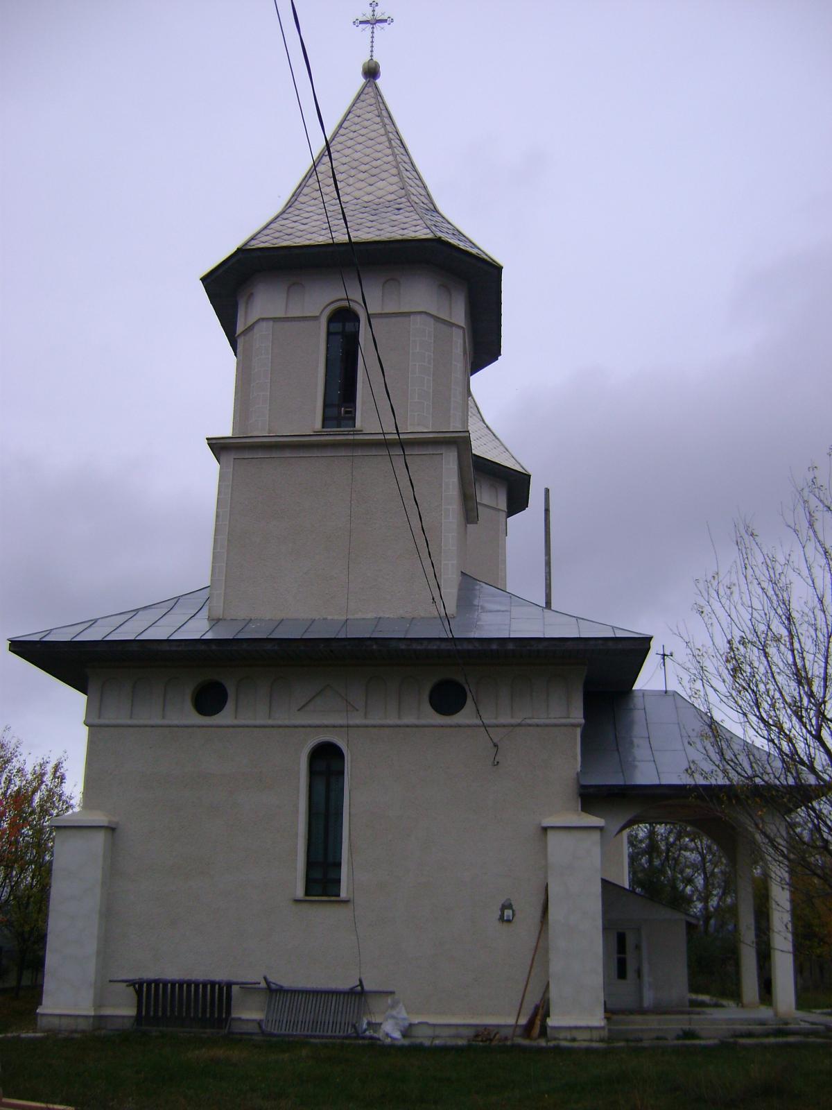 Biserica - vedere din lateral